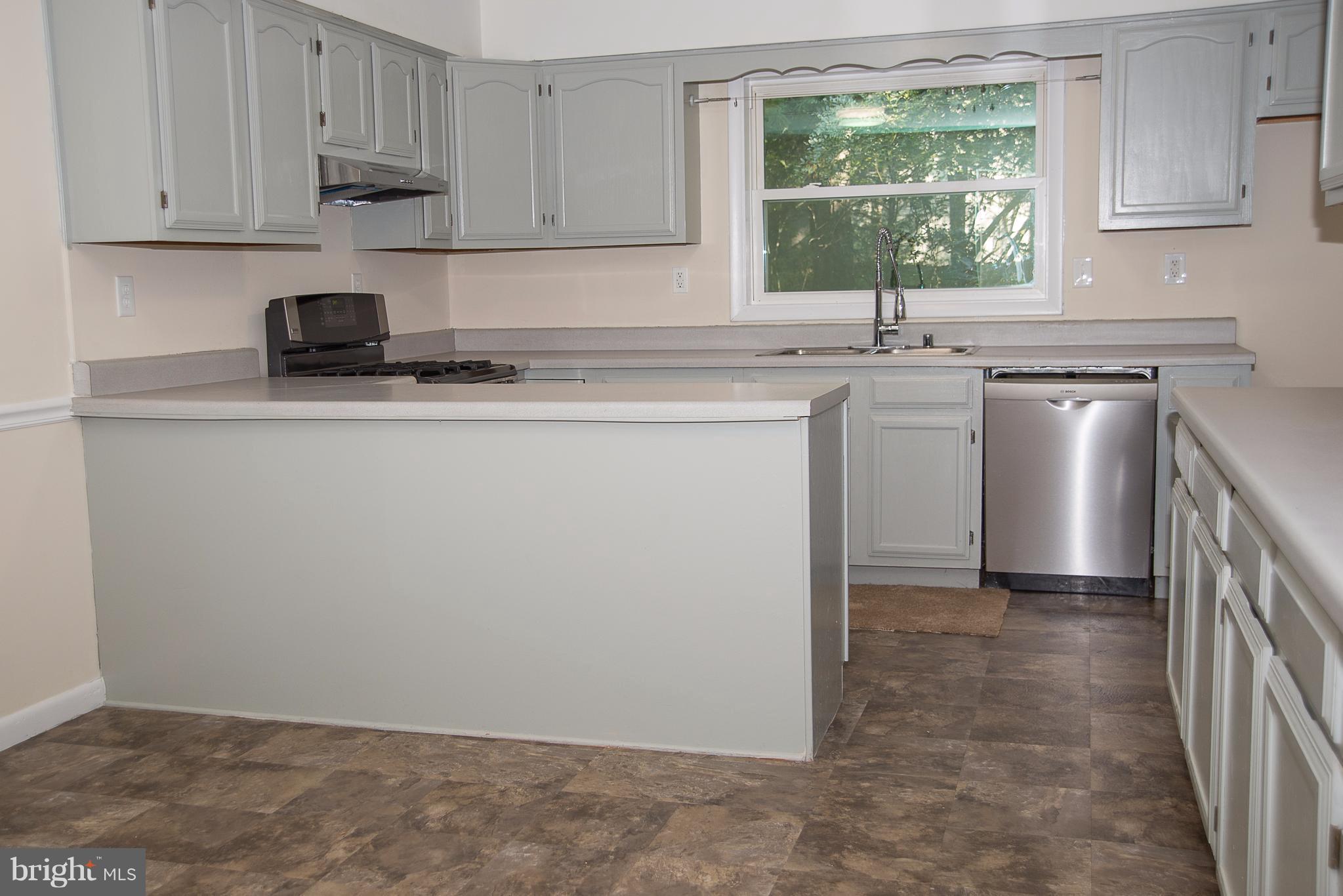5 Ridgeview Circle Fredericksburg, VA 22406 - Photo 3 of 21 Kitchen