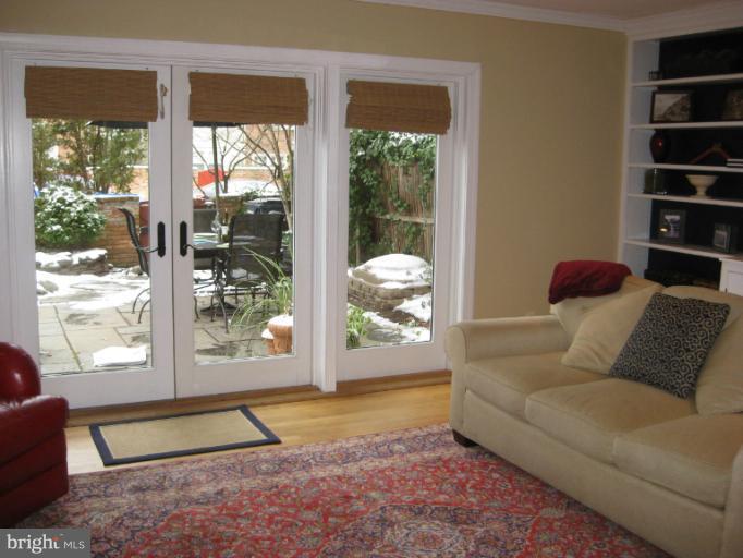 6721 Towne Lane Road McLean, VA 22101 - Photo 14 of 20 Living Room