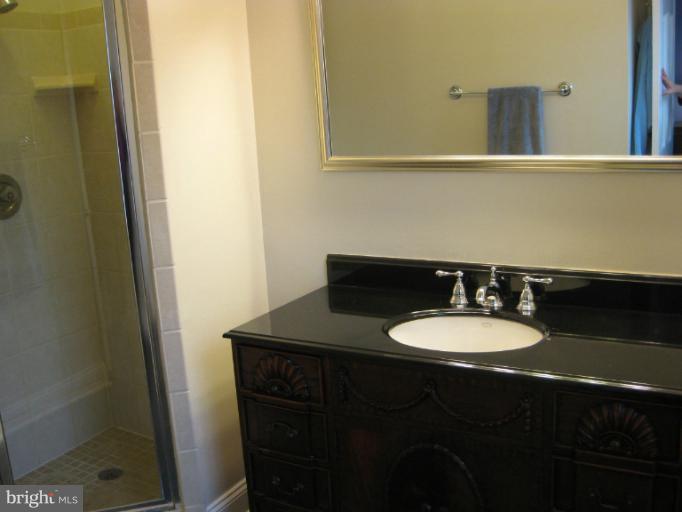6721 Towne Lane Road McLean, VA 22101 - Photo 17 of 20 Bedroom (Master)