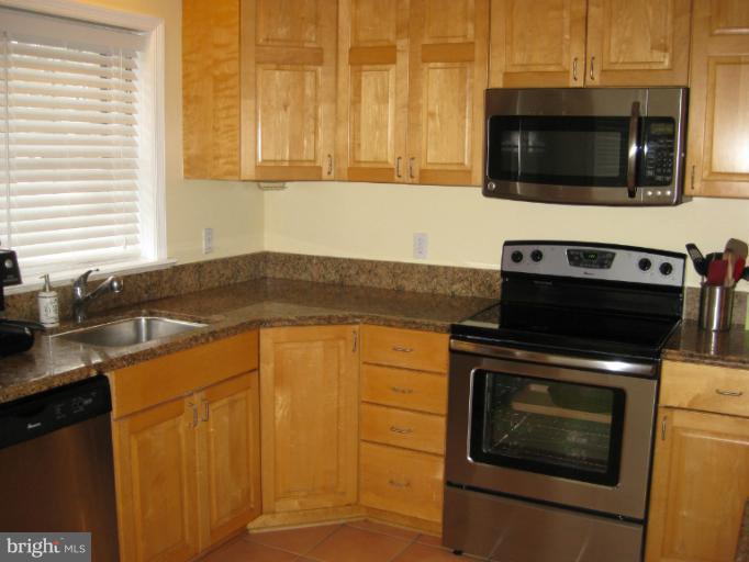 6721 Towne Lane Road McLean, VA 22101 - Photo 10 of 20 Kitchen