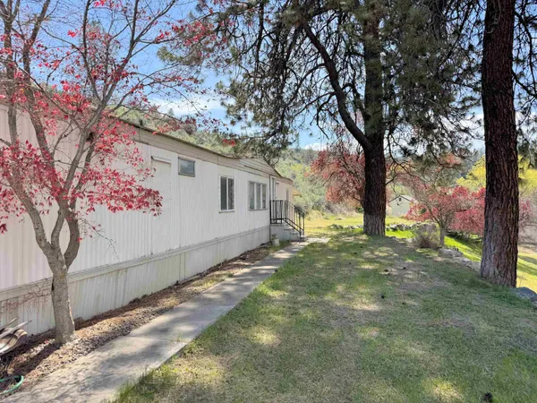 $249,900 | 31884 Phillips Lane East, Davenport, WA 99122