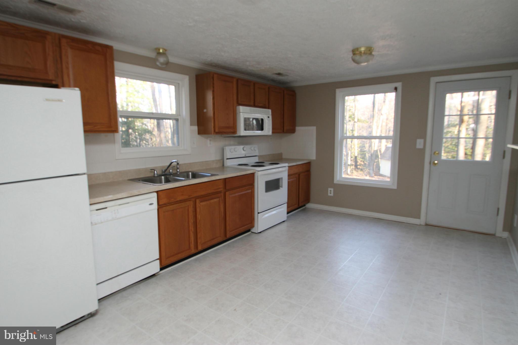 6607 Caledon Road King George, VA 22485 - Photo 4 of 14 Kitchen/Dining with side door access to yard