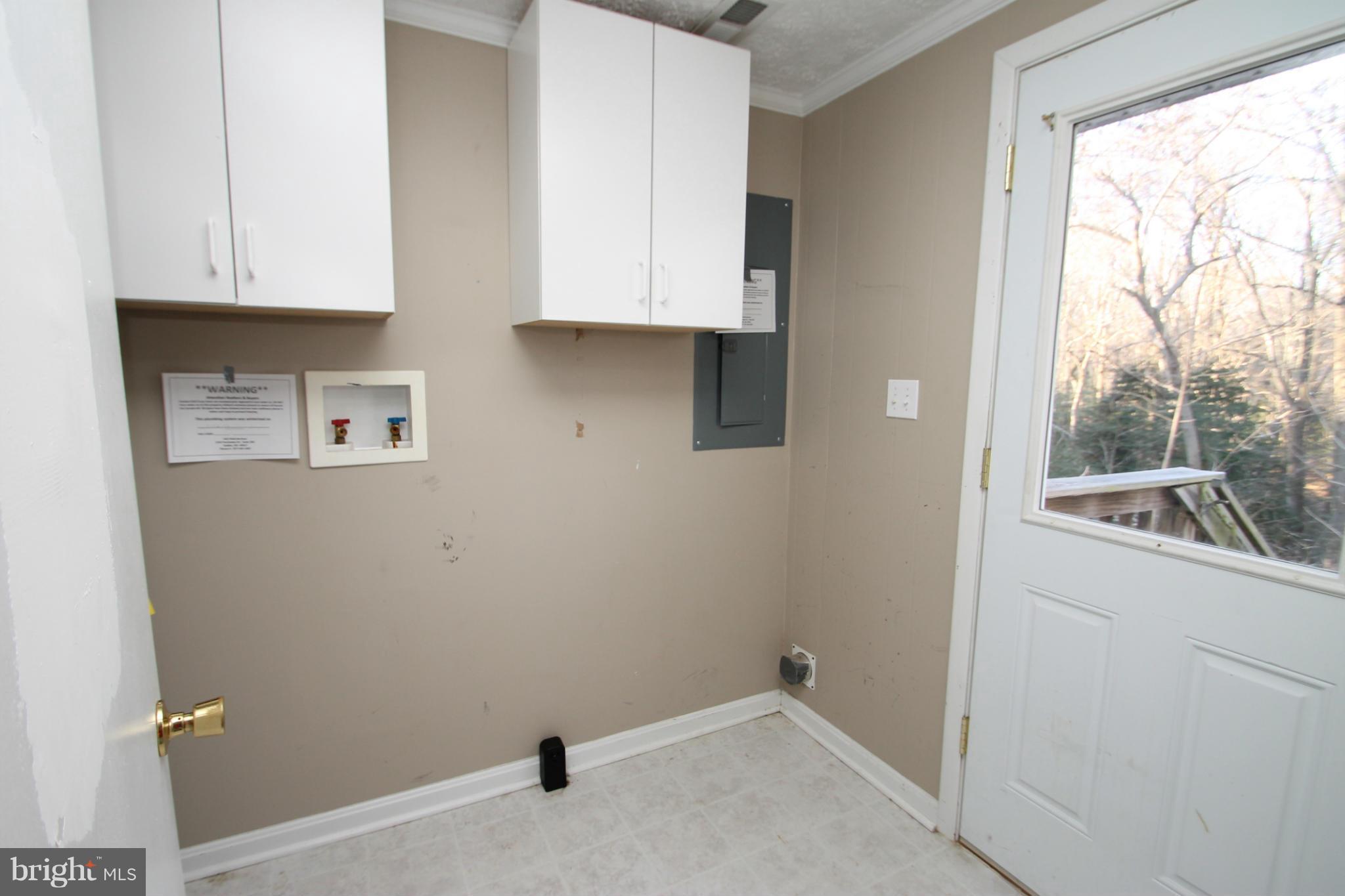 6607 Caledon Road King George, VA 22485 - Photo 7 of 14 Laundry Room w/backyard access