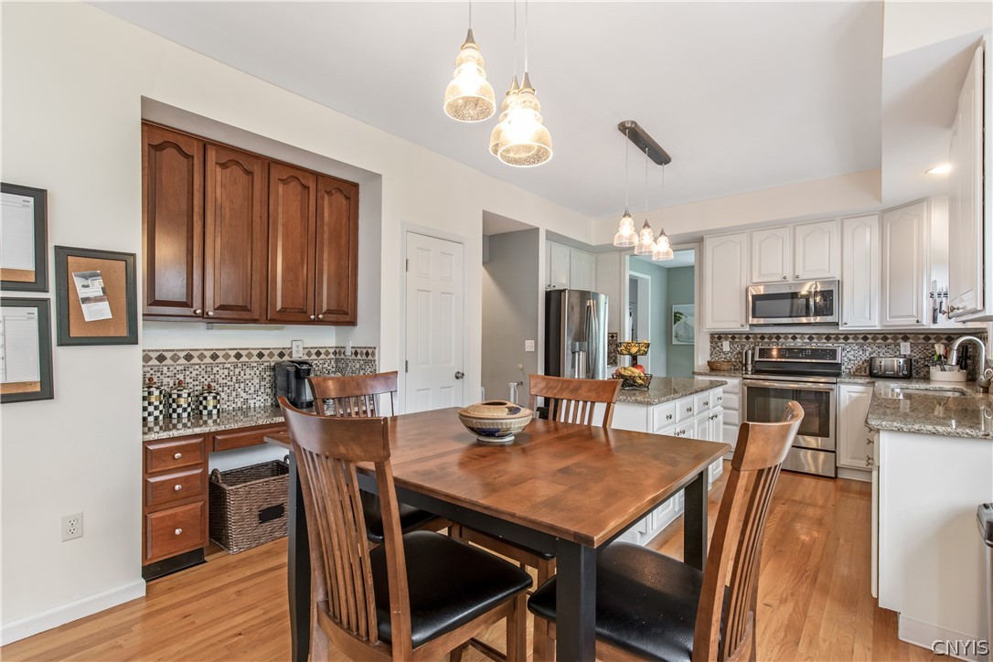 8265 Dampier Circle Clay, NY 13090 - Photo 13 of 33