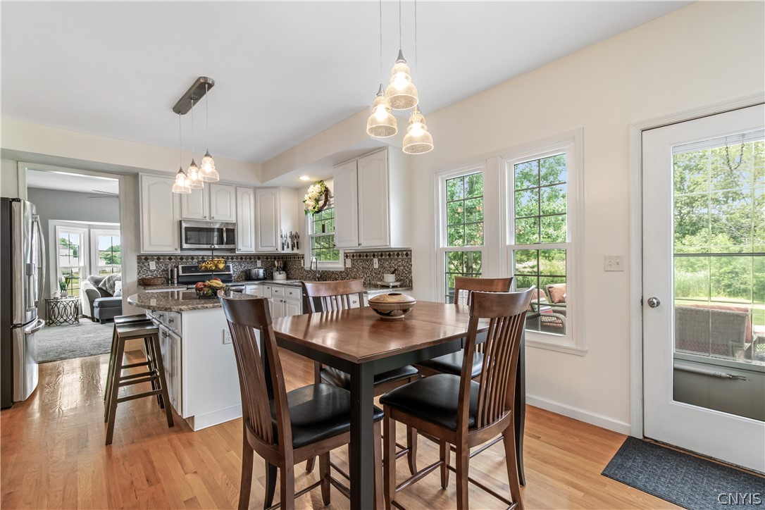 8265 Dampier Circle Clay, NY 13090 - Photo 14 of 33