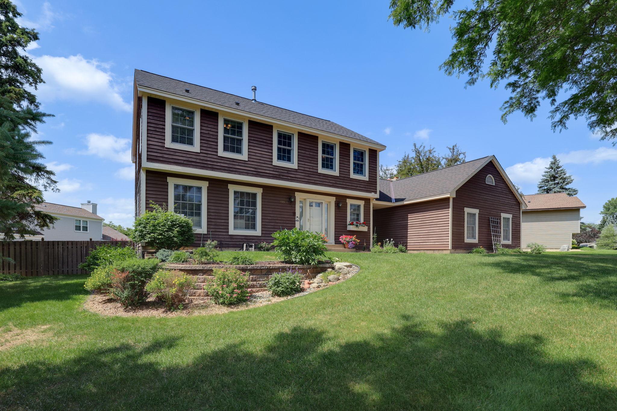 455 Highpoint Curve Maplewood, MN 55119 - Photo 1 of 44