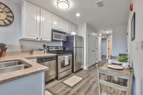 $2,000 | 215 West College Avenue, Unit 305, Tallahassee, FL 32301