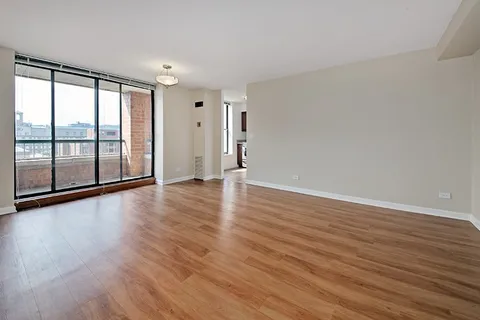 $2,823 | 1715 Chicago Avenue, Unit 818N, Evanston, IL 60201