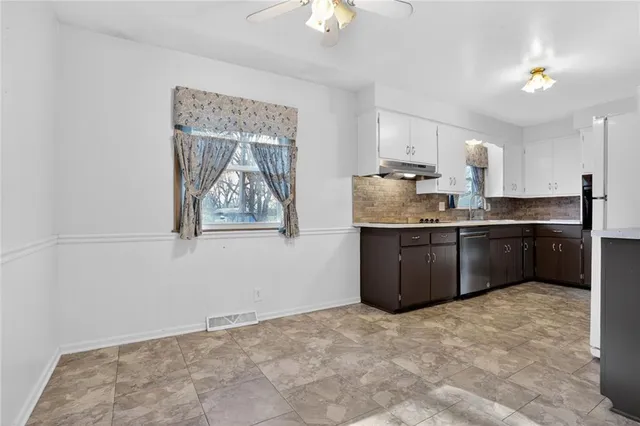 $295,000 | 301 Hargis Lane, Belton, MO 64012