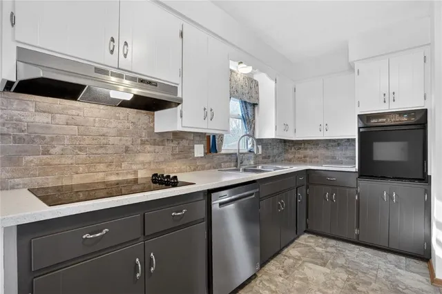 $295,000 | 301 Hargis Lane, Belton, MO 64012