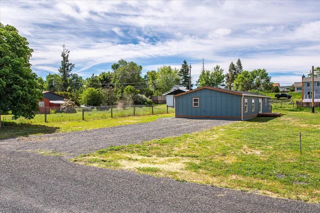 $229,900 | 255 Southeast Railroad Street, Creston, WA 99117