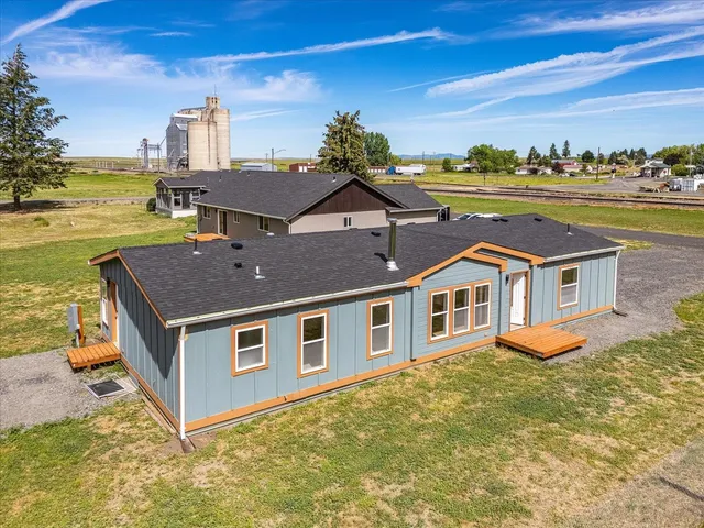 $229,900 | 255 Southeast Railroad Street, Creston, WA 99117