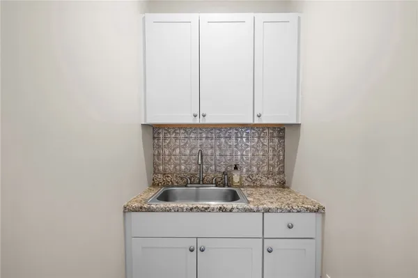 $2,950 | 14 Pearl Street, East Greenwich, RI 02818