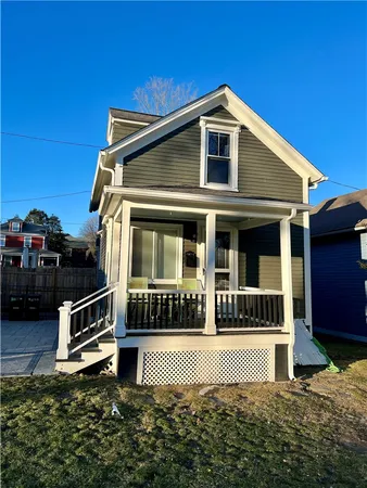 $2,750 | 14 Pearl Street, East Greenwich, RI 02818