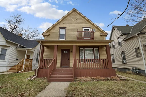 $204,900 | 937 Grove Avenue, Racine, WI 53405