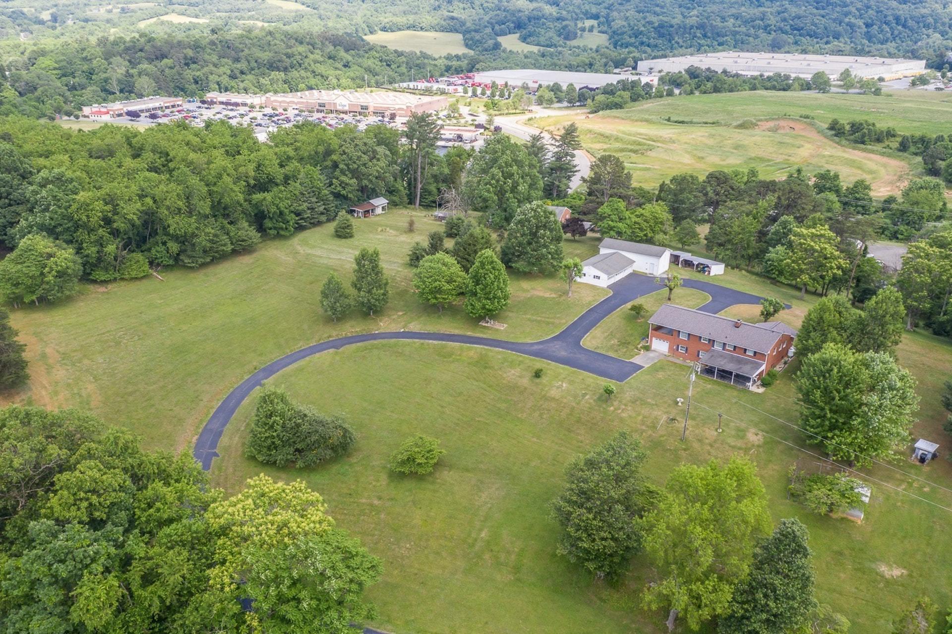 1449 West Ruritan Road Roanoke, VA 24012 - Photo 1 of 34 024-314176-05252019-14_7779819