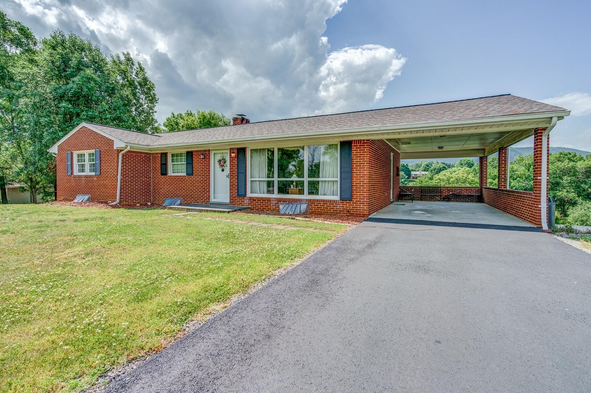 1449 West Ruritan Road Roanoke, VA 24012 - Photo 2 of 34 1449 West Ruritan RD