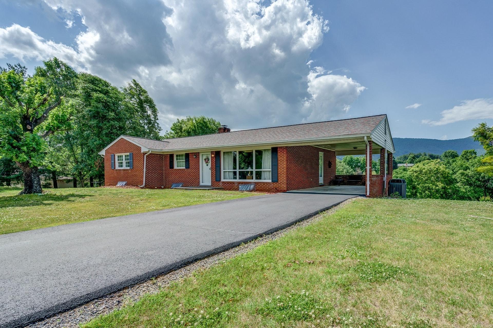 1449 West Ruritan Road Roanoke, VA 24012 - Photo 4 of 34 003-314176-1449 West Ruritan Road 03_777