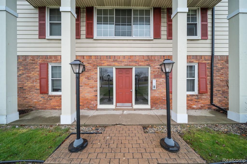 825 West Maple Road Clawson, MI 48017 - Photo 2 of 25