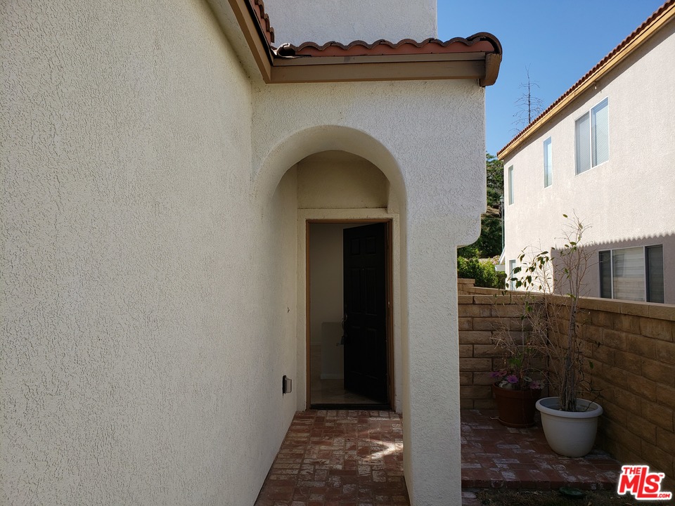27653 Elk Ridge Road Castaic, CA 91384 - Photo 2 of 23 Gallery Image 2