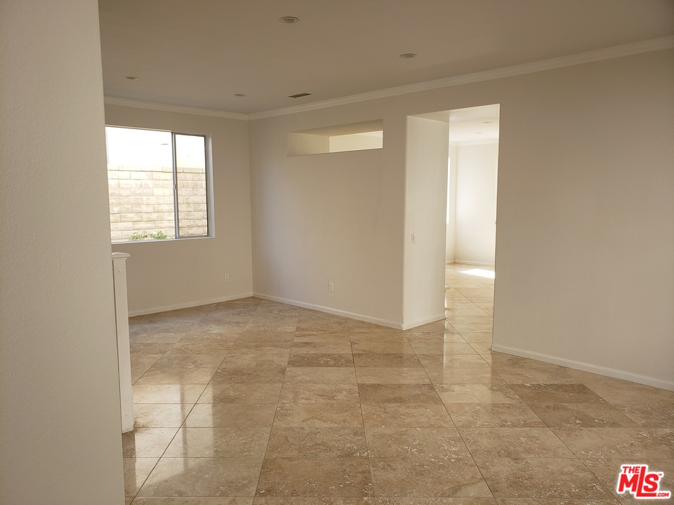 27653 Elk Ridge Road Castaic, CA 91384 - Photo 3 of 23 Gallery Image 3