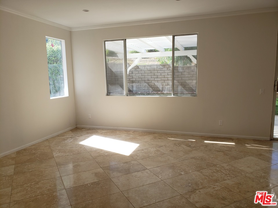 27653 Elk Ridge Road Castaic, CA 91384 - Photo 4 of 23 Gallery Image 4