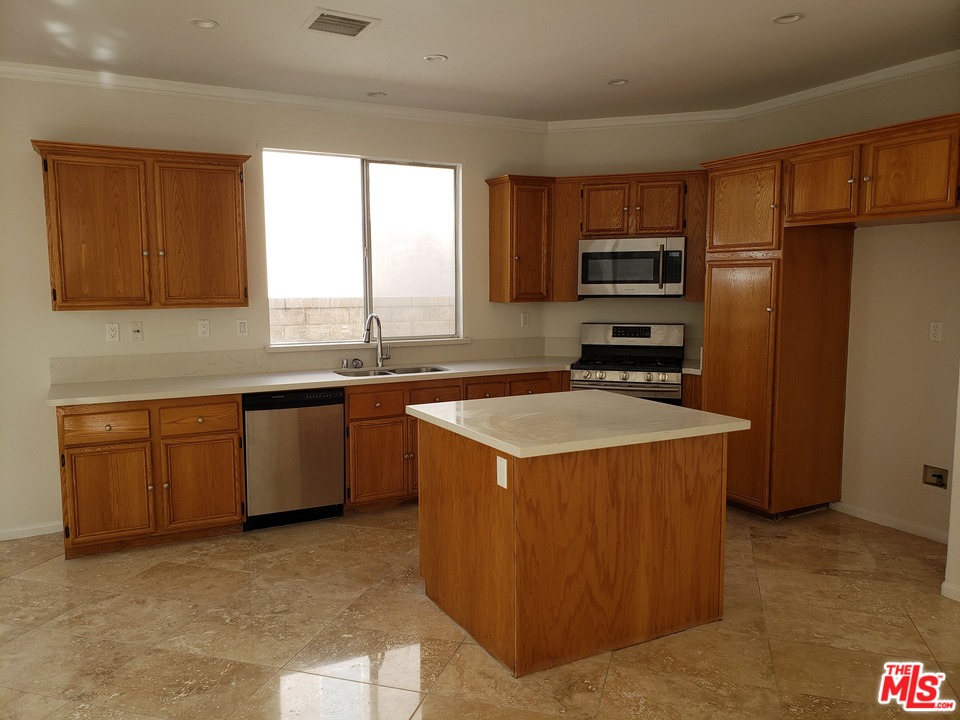 27653 Elk Ridge Road Castaic, CA 91384 - Photo 6 of 23 Gallery Image 6