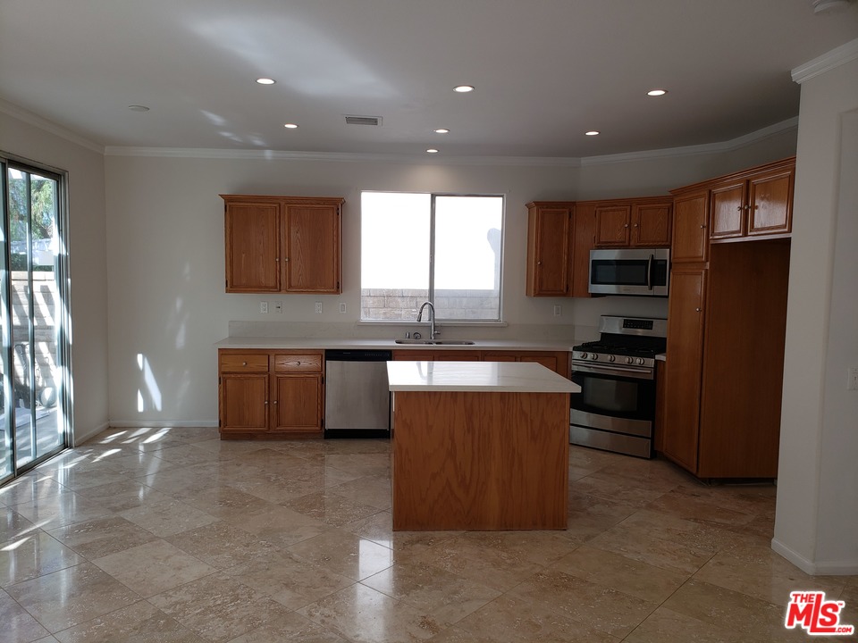 27653 Elk Ridge Road Castaic, CA 91384 - Photo 7 of 23 Gallery Image 7