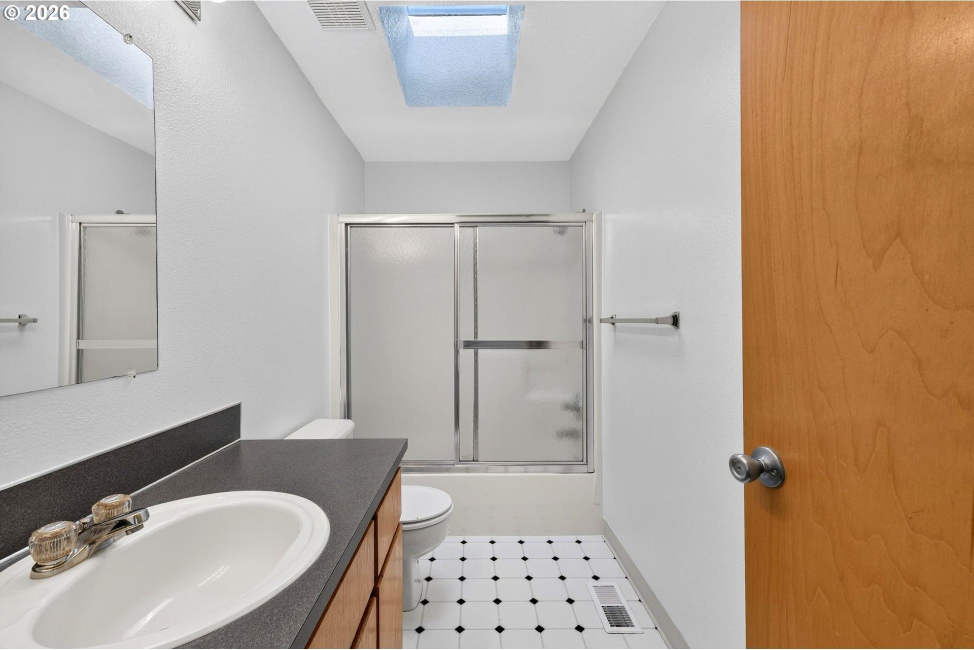 9654 North Edison Street Portland, OR 97203 - Photo 23 of 34 Bathroom
