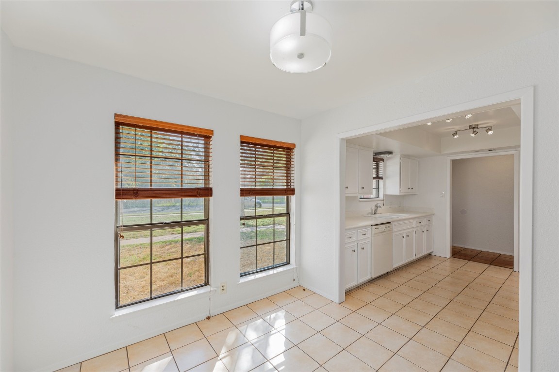 13406 Effingham Street Austin, TX 78729 - Photo 14 of 32