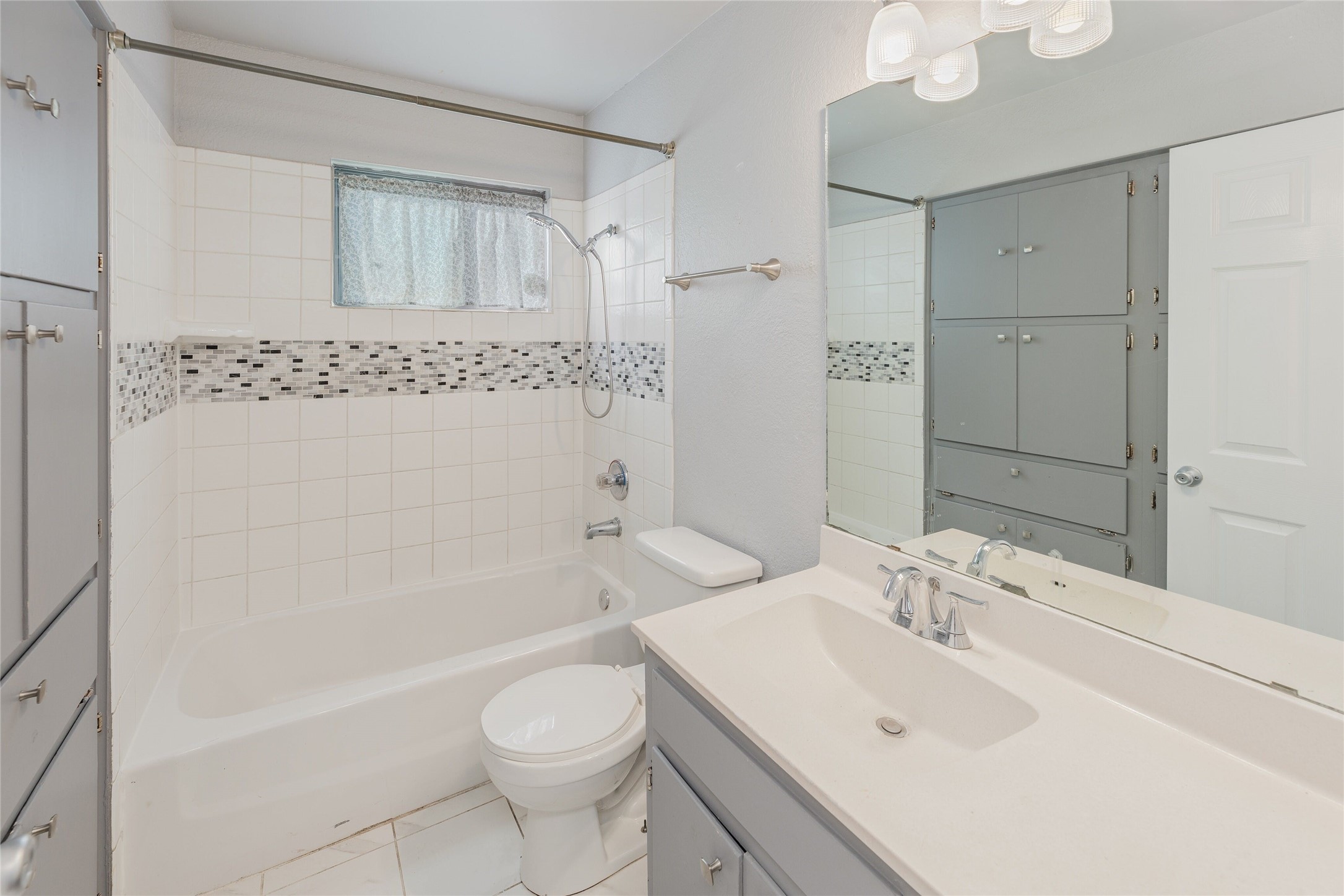 13406 Effingham Street Austin, TX 78729 - Photo 25 of 32 a bathroom with a sink toilet and shower