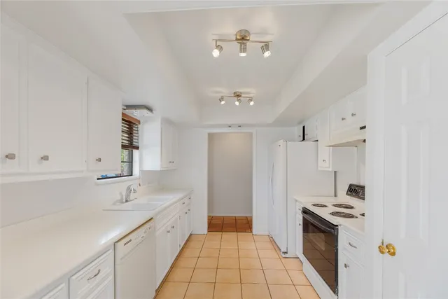 $2,100 | 13406 Effingham Street, Austin, TX 78729