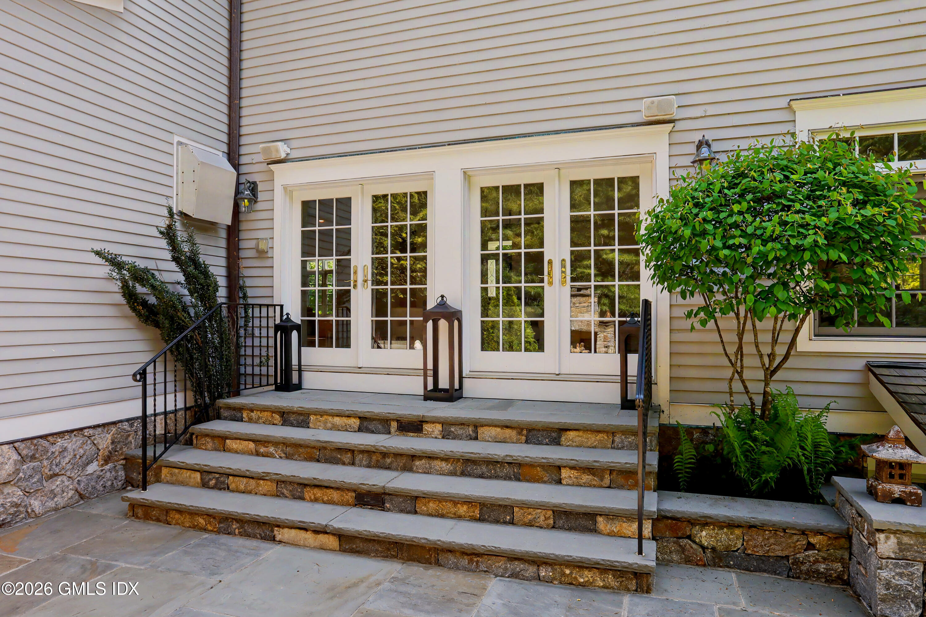 73 Lockwood Road Riverside, CT 06878 - Photo 5 of 47 73 Lockwood Rd