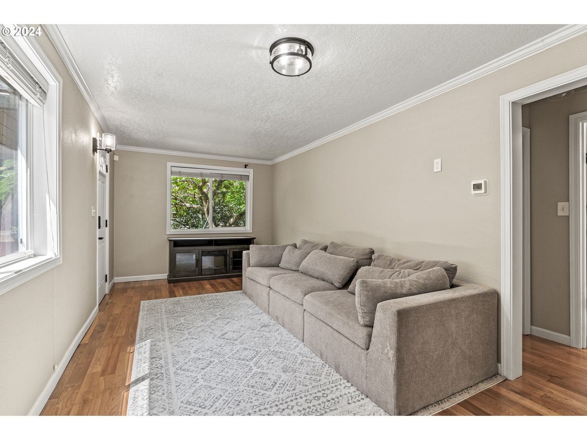 4729 Southwest Buddington Street Portland, OR 97219 - Photo 3 of 17 Gallery Image 3