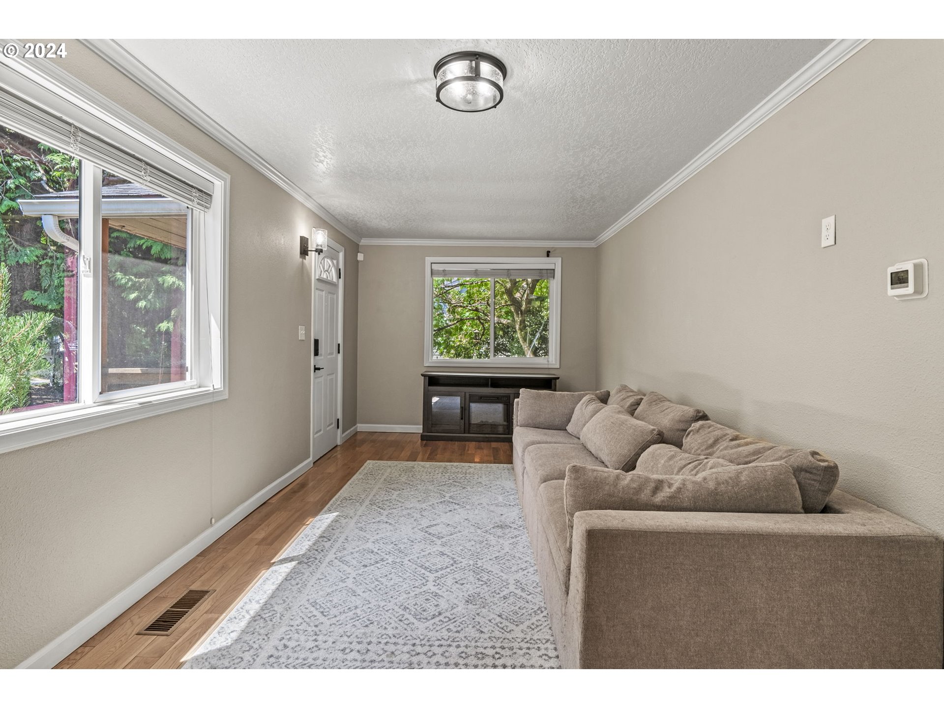 4729 Southwest Buddington Street Portland, OR 97219 - Photo 4 of 17 Gallery Image 4