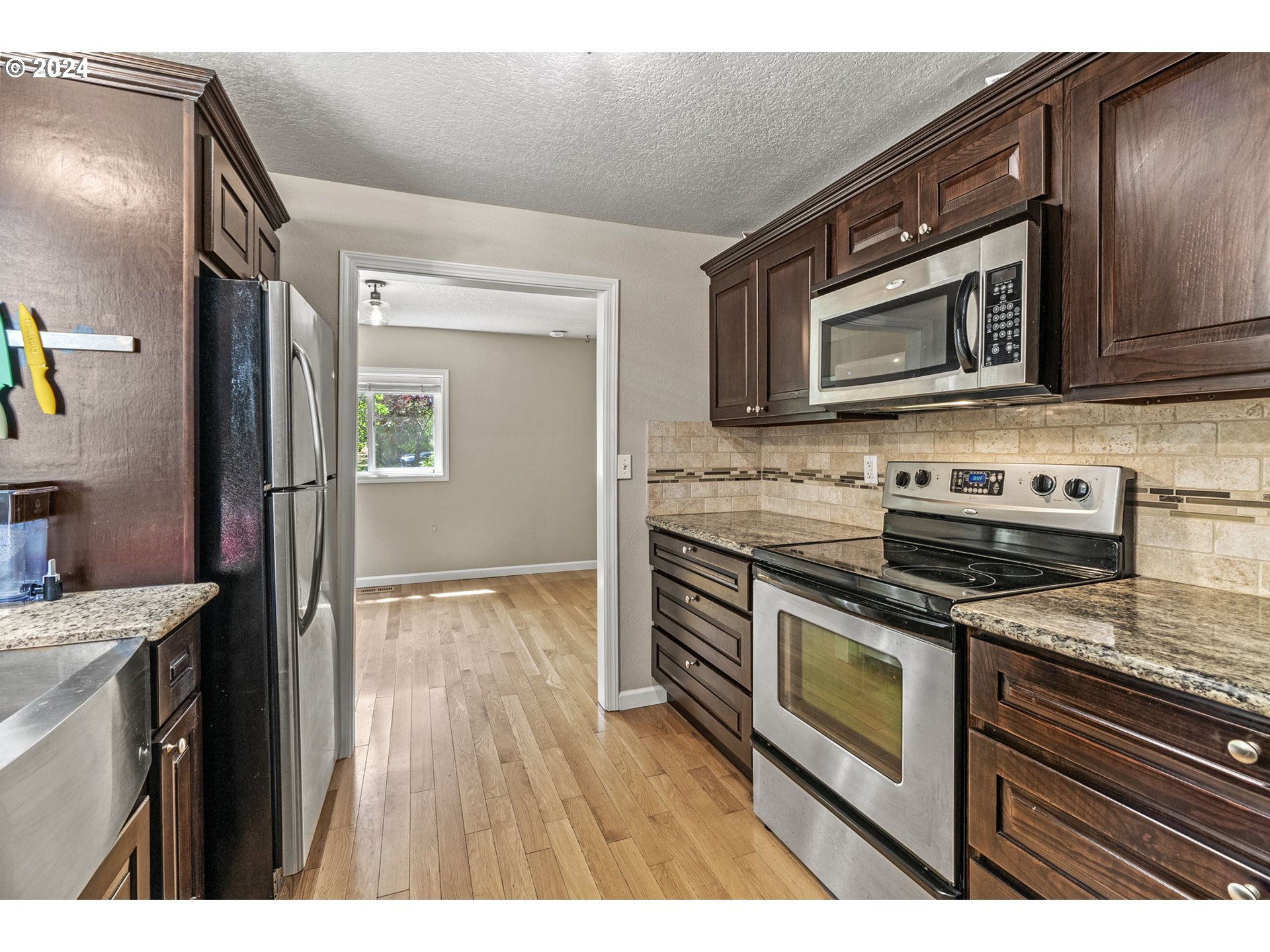 4729 Southwest Buddington Street Portland, OR 97219 - Photo 7 of 17 Gallery Image 7