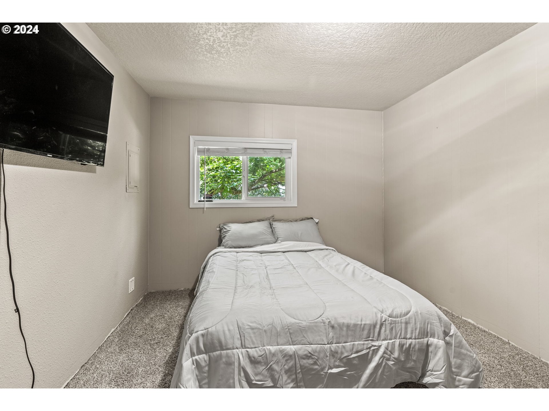 4729 Southwest Buddington Street Portland, OR 97219 - Photo 8 of 17 Gallery Image 8