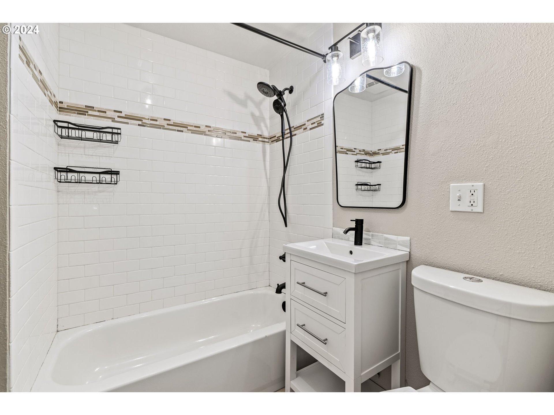 4729 Southwest Buddington Street Portland, OR 97219 - Photo 9 of 17 Gallery Image 9