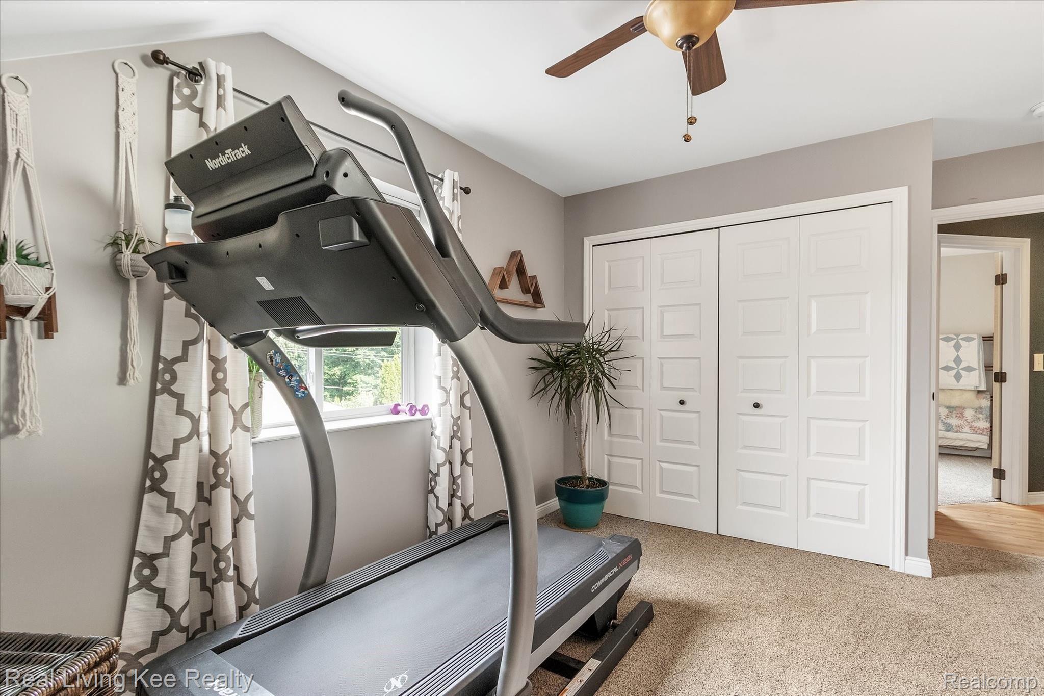706 Parkdale Road Rochester, MI 48307 - Photo 34 of 40 34-706-Parkdale-Rd-WindowStill-Real-Estate-Photography-34.jpg