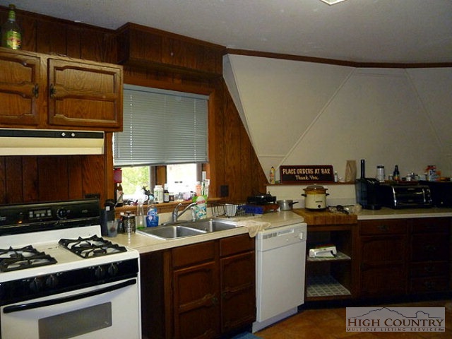 131 Crestview Lane Boone, NC 28607 - Photo 5 of 14 Gallery Image 5