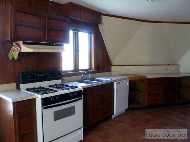 131 Crestview Lane Boone, NC 28607 - Photo 8 of 14 Gallery Image 8