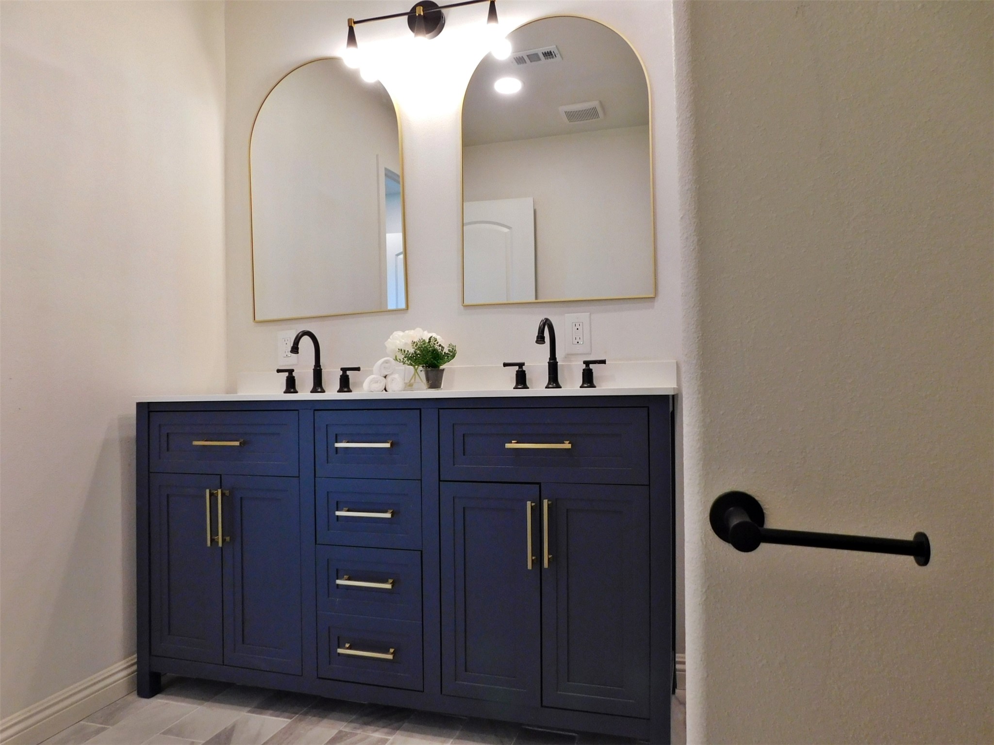 205 East Train Street Ellinger, TX 78938 - Photo 13 of 27 a bathroom with a double vanity sink and mirror