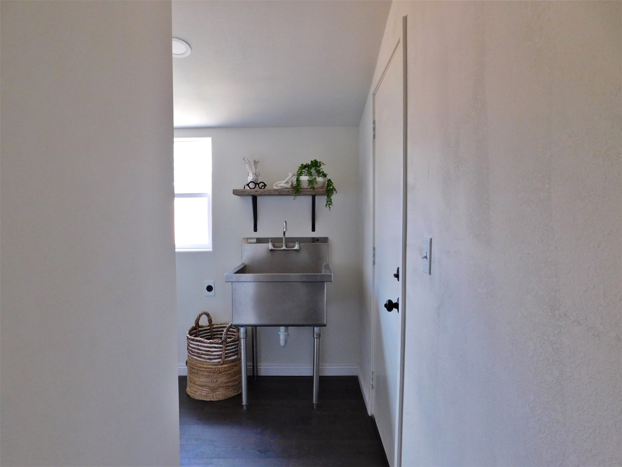 205 East Train Street Ellinger, TX 78938 - Photo 20 of 27 a room with table and chair
