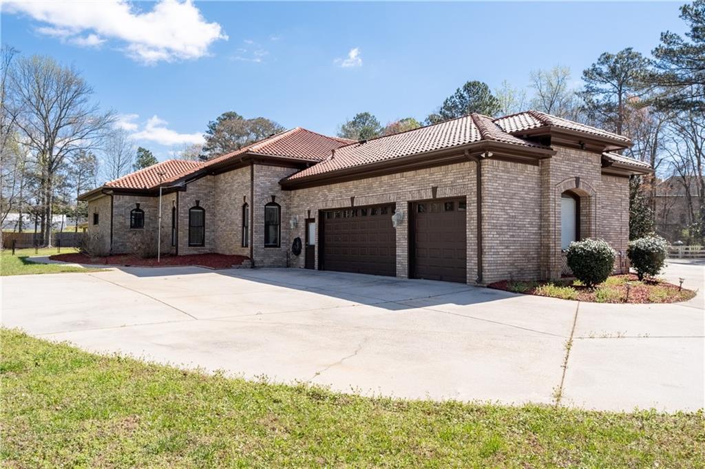 2552 Rosebud Road Grayson, GA 30017 - Photo 3 of 39