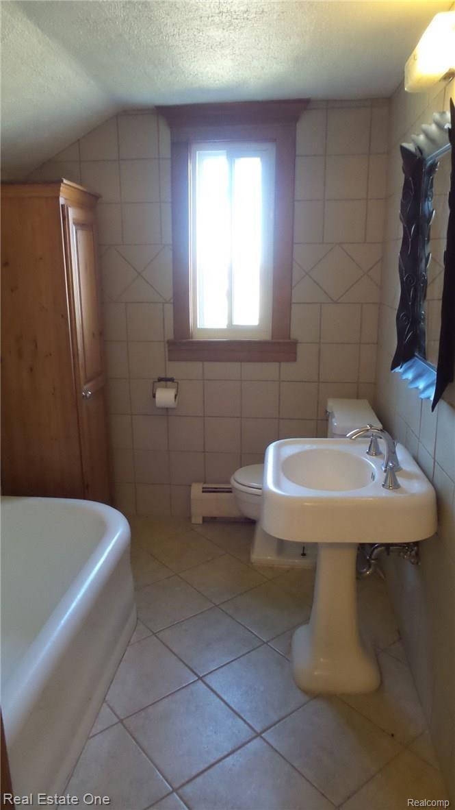 4527 Genesee Road Lapeer, MI 48446 - Photo 19 of 31 Upper Level Bath
