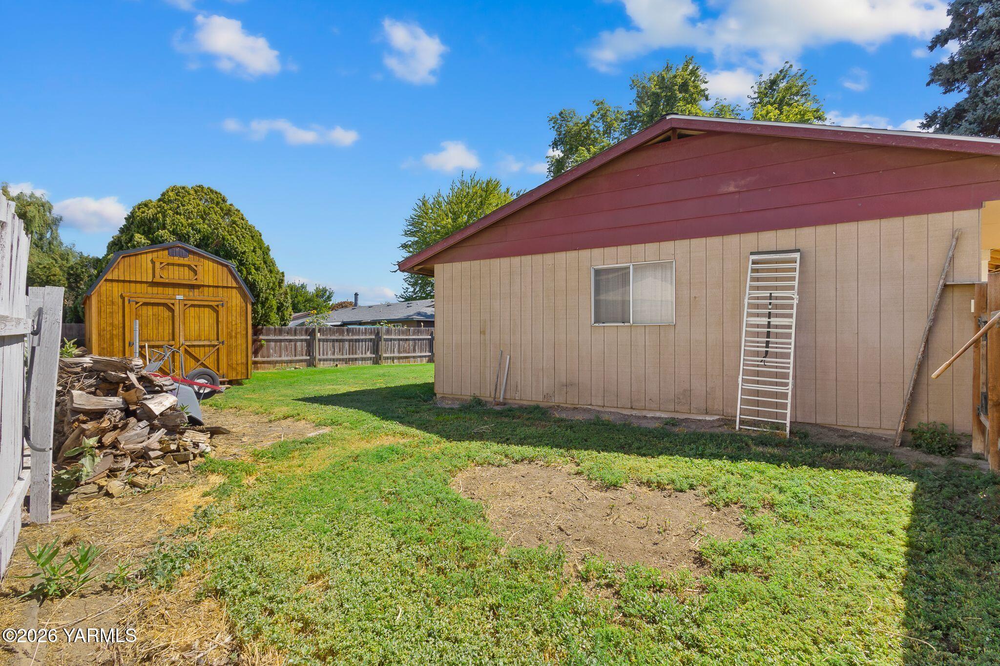 1007 South 79th Avenue Yakima, WA 98908 - Photo 5 of 24 1007 S 79th Ave-23