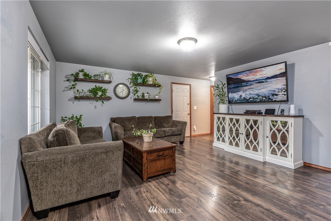 271 East Underline Road Belfair, WA 98528 - Photo 5 of 34 Gallery Image 5