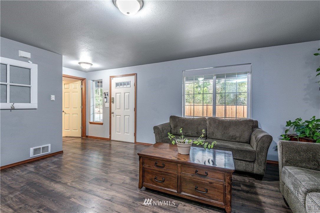 271 East Underline Road Belfair, WA 98528 - Photo 7 of 34 Gallery Image 7