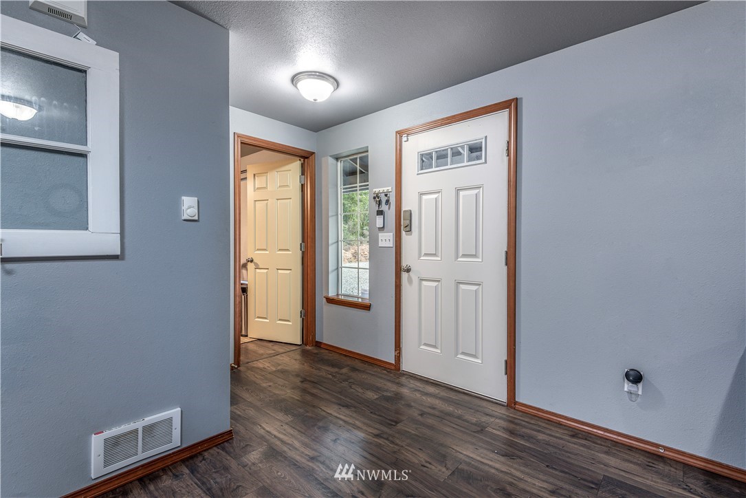 271 East Underline Road Belfair, WA 98528 - Photo 9 of 34 Gallery Image 9