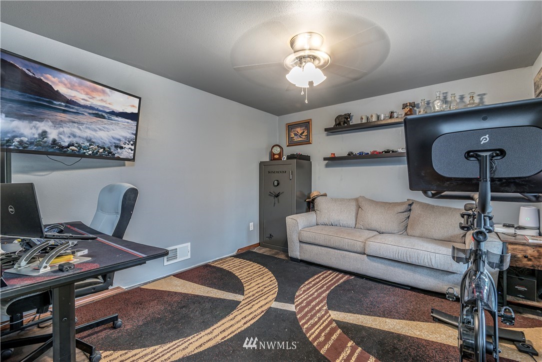 271 East Underline Road Belfair, WA 98528 - Photo 10 of 34 Gallery Image 10